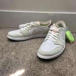 Retro 1 Low OG Ghost Greens 