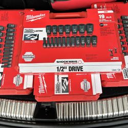 Milwaukee Shockwave 1/2” SAE Impact Socket Set 19 Piece