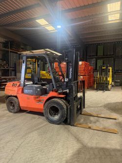 2007 Toyot-a 9,000 lbs capacity forklift