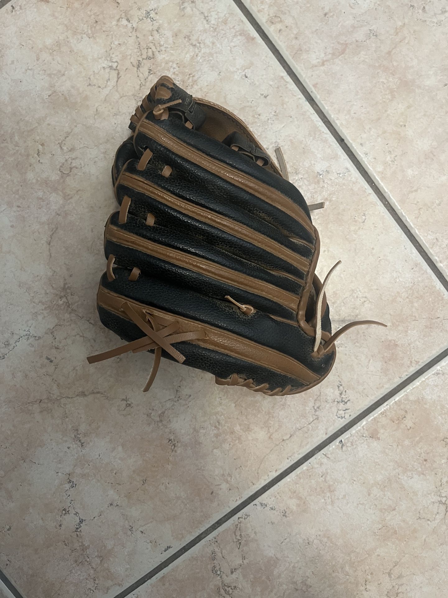 Toddler baseball glove