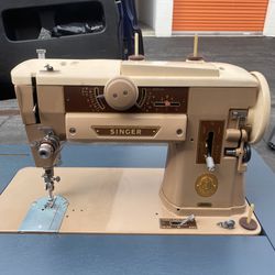 Singer SLANT-O-MATIC 401/401A Sewing Machine-Heavy Duty Gear Driven w/4 Fashion Discs-Endless Possibilities-with Manual