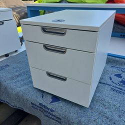 IKEA DRAWER UNIT ON CASTERS