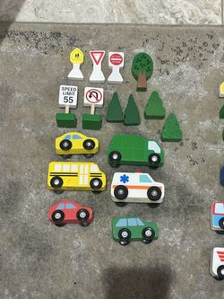 Melissa & Doug Wooden Town Play Set (set 2 Of 3)