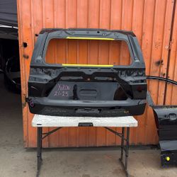 2021-2023-2025- Yukon Tailgate 