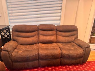 Living room furniture/couch