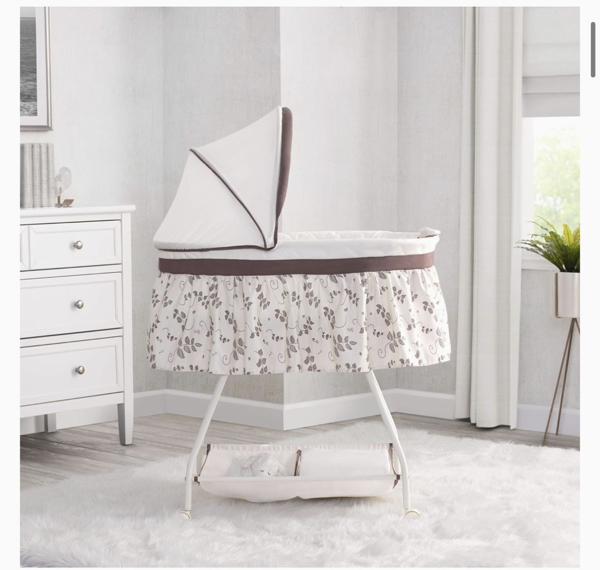 Delta Children Deluxe Sweet Beginnings Bedside Bassinet Portable