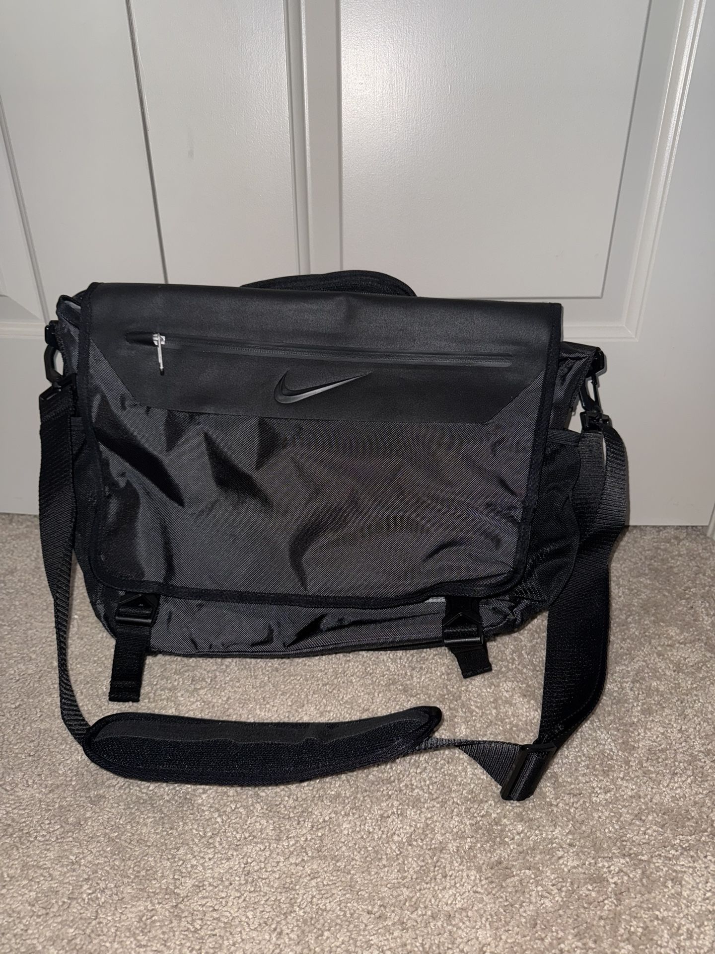 NikeGolf Messenger Bag