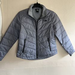 The North Face Women’s Fluffy Quilted Jacket Grey Color Size Medium With Zipper On The Front Long Sleeve 