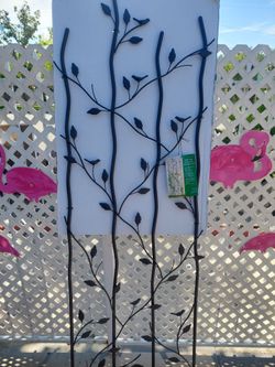 Metal Garden Trellis with Leaf Design