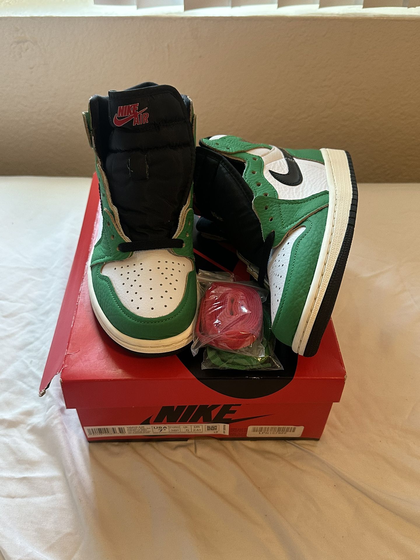 Jordan 1 High Lucky Nike