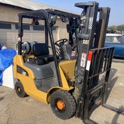 Forklift (read listing)