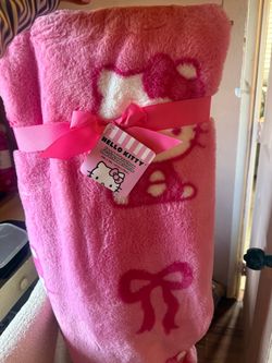 Hello kitty bow blanket