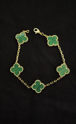 Beautiful green and gold flower bracelet $50