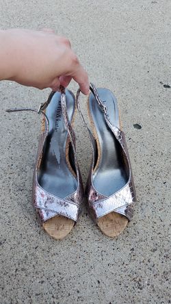 Kelly an Katie woman heels