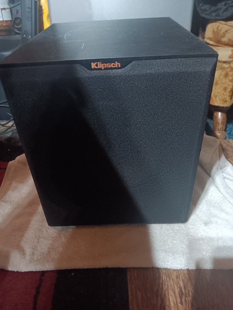 Klipsch Subwoofer and center