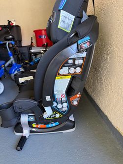 Chicco Convertible Car Seat Black