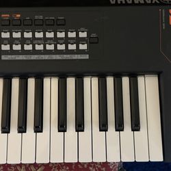 YAMAHA MX61 Keyboard Synthesizer
