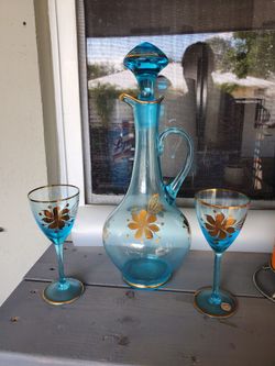 Glass Pitcher With 2 Glasses
