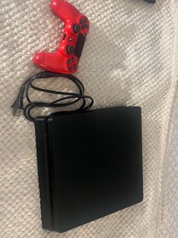 PS4 Slim (PlayStation 4)