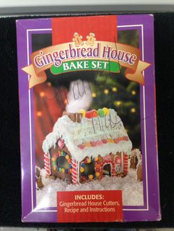 Gingerbread House Bake Set