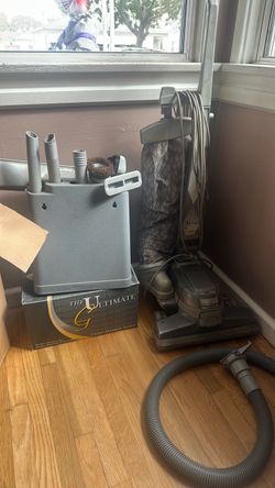 Kirby Vacuum Cleaner With Carpet Shampoo System
