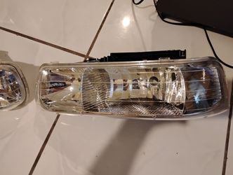 Headlight Silverado & Suburban 99- 2006