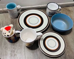Dishes - Haniwa Stoneware Dinner & Appetizer Plates set of 4 + 4 Mugs + 2 Plastic Bowls $5 for all