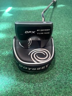 Odyssey DFX V-Line Fang putter 33” right handed