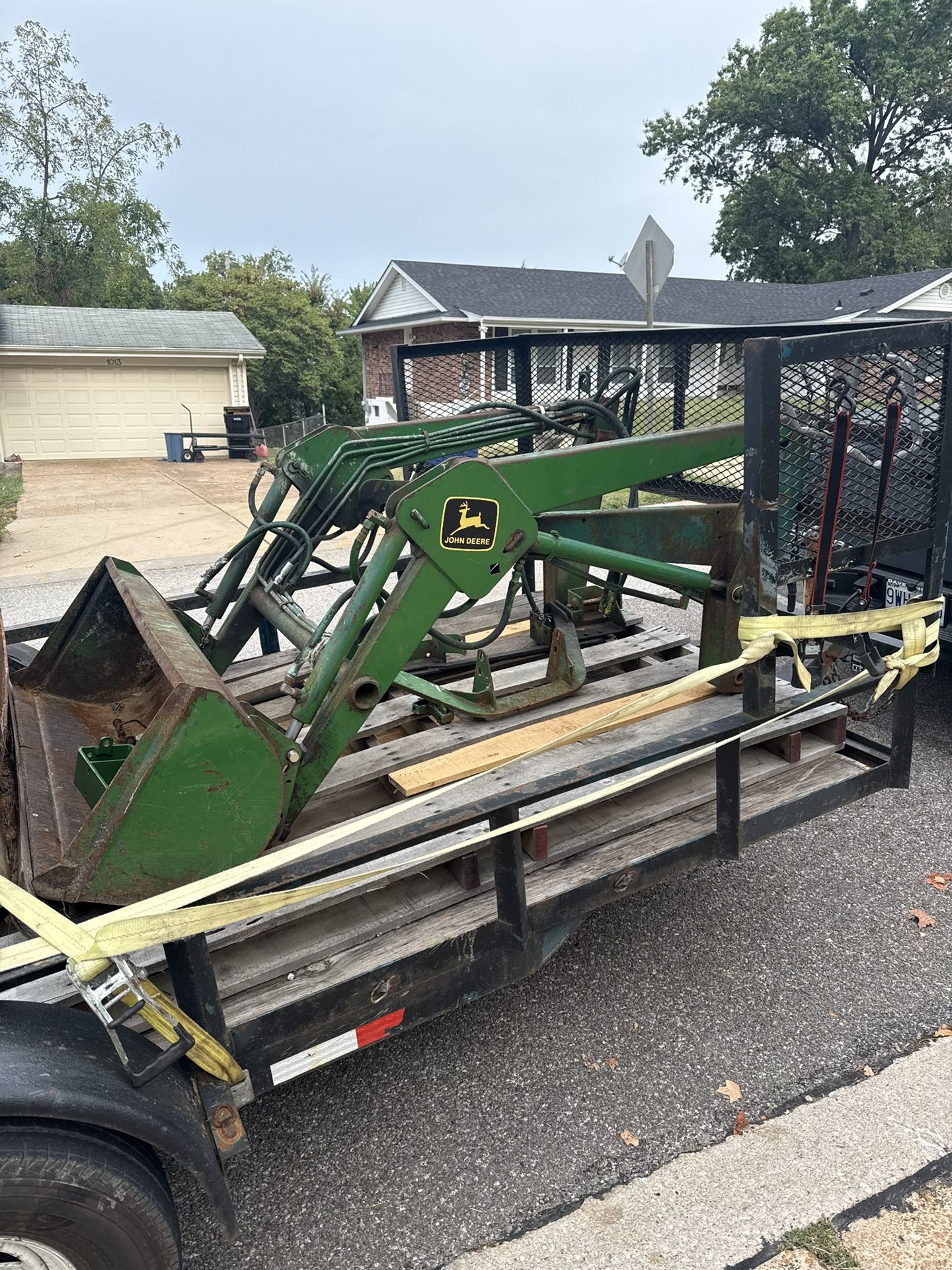 81 John Deere Loader 