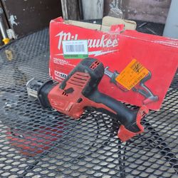 2x Milwaukee M18 Tools – For Repair / Parts