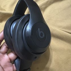 Beat Studio Pro 