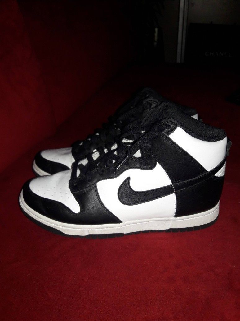 ** NIKE DUNK HIGH PANDA SNEAKERS** SIZE 9 ** $80