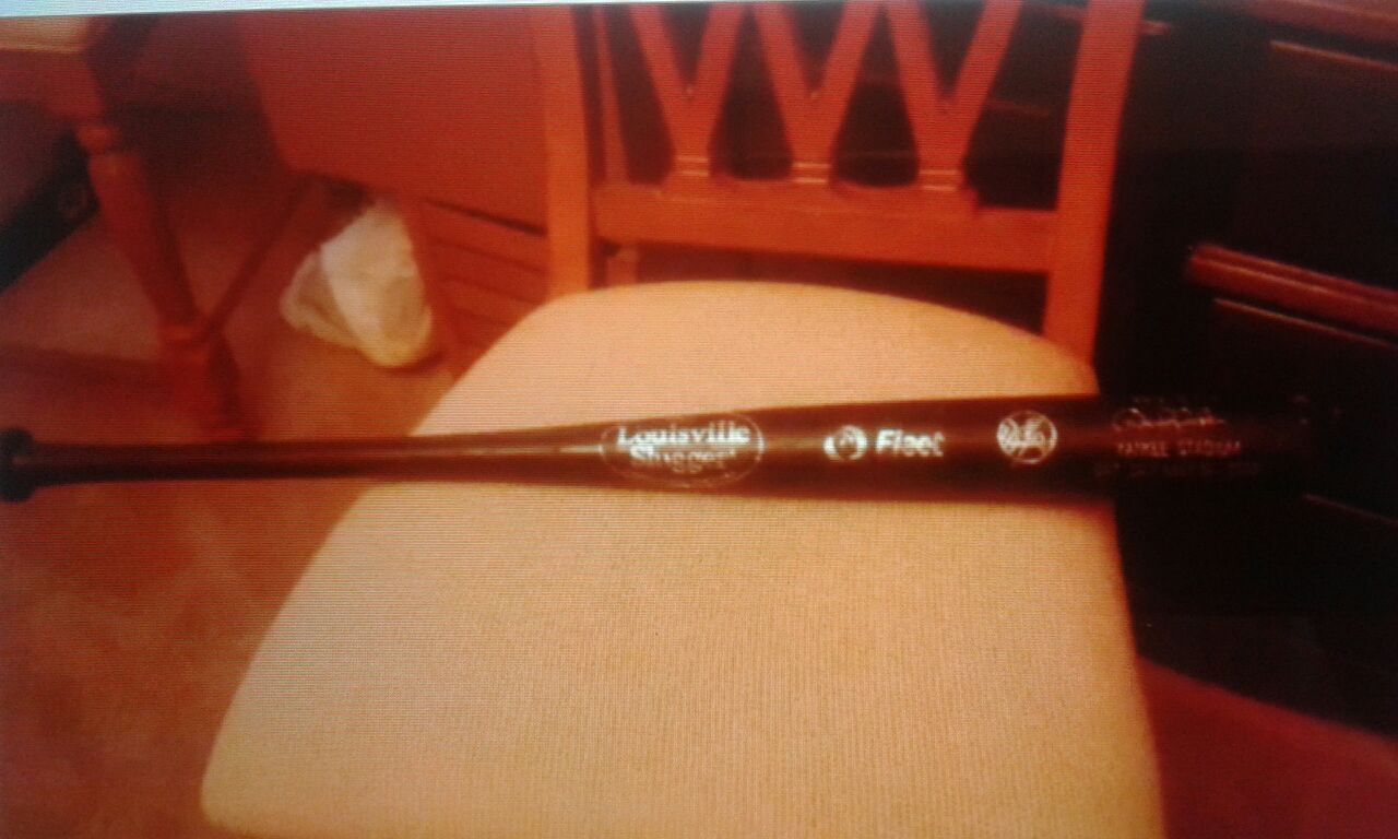 DEREK JETER BASEBALL BAT