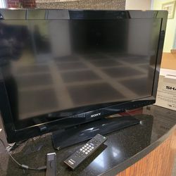 Sony BRAVIA 32" LCD TV with Soundbar And Amazon Firestick