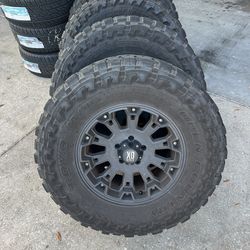 Tires Toyo LT and wheels in great condition