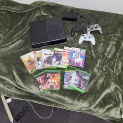 Xbox One + 3 Controllers and games