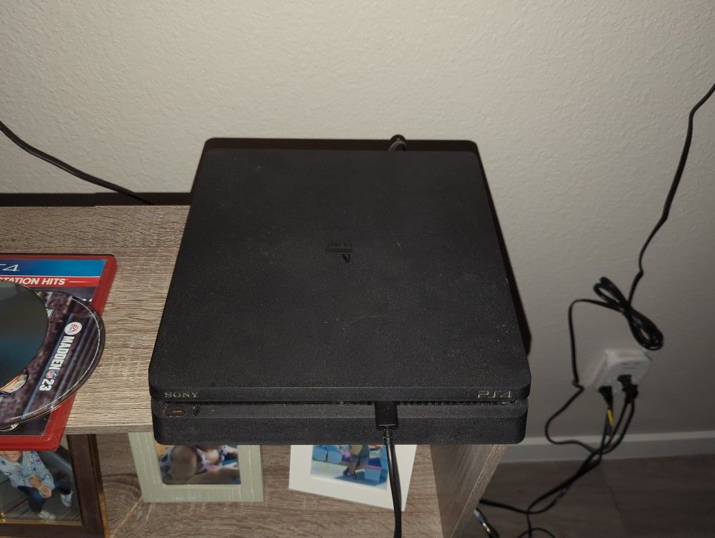 PS4 W/3 Controllers And Games