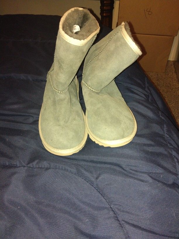 UGG