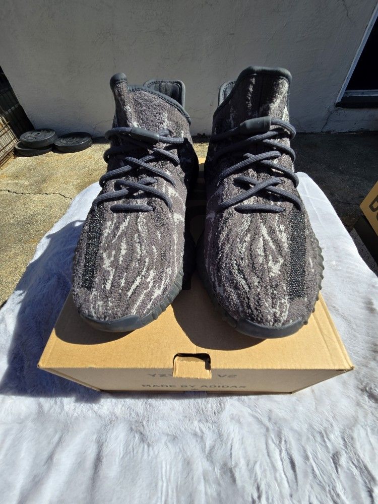 Yeezy 350 Dark Salt