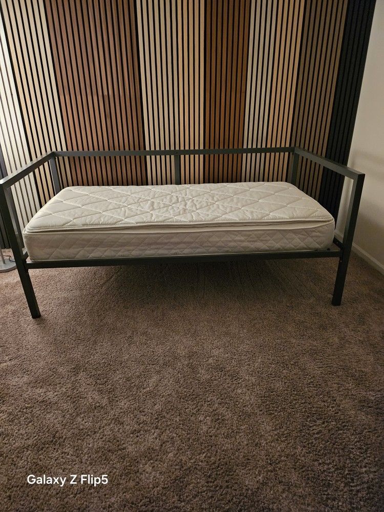 Twin Size Day Bed