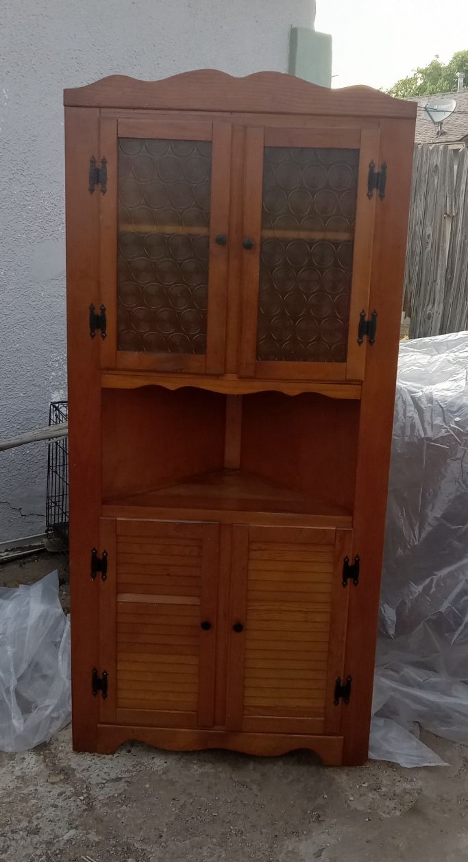 Small corner hatch for small spaces