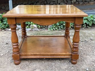 Vintage 1960s MCM spindle leg side table with lower shelf