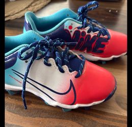 Nike cleat shoes size 1y