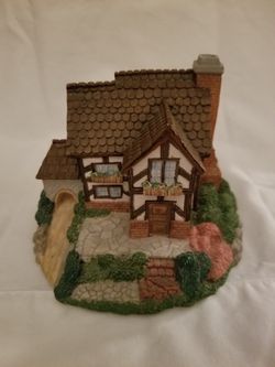 Olde England’s Classic Cottages “Tudor House”