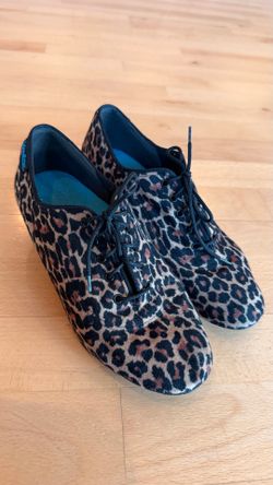 Dance shoes International