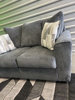Ashley furniture 2pc sofa couch set 1 month old (DELIVERY AVAILABLE)