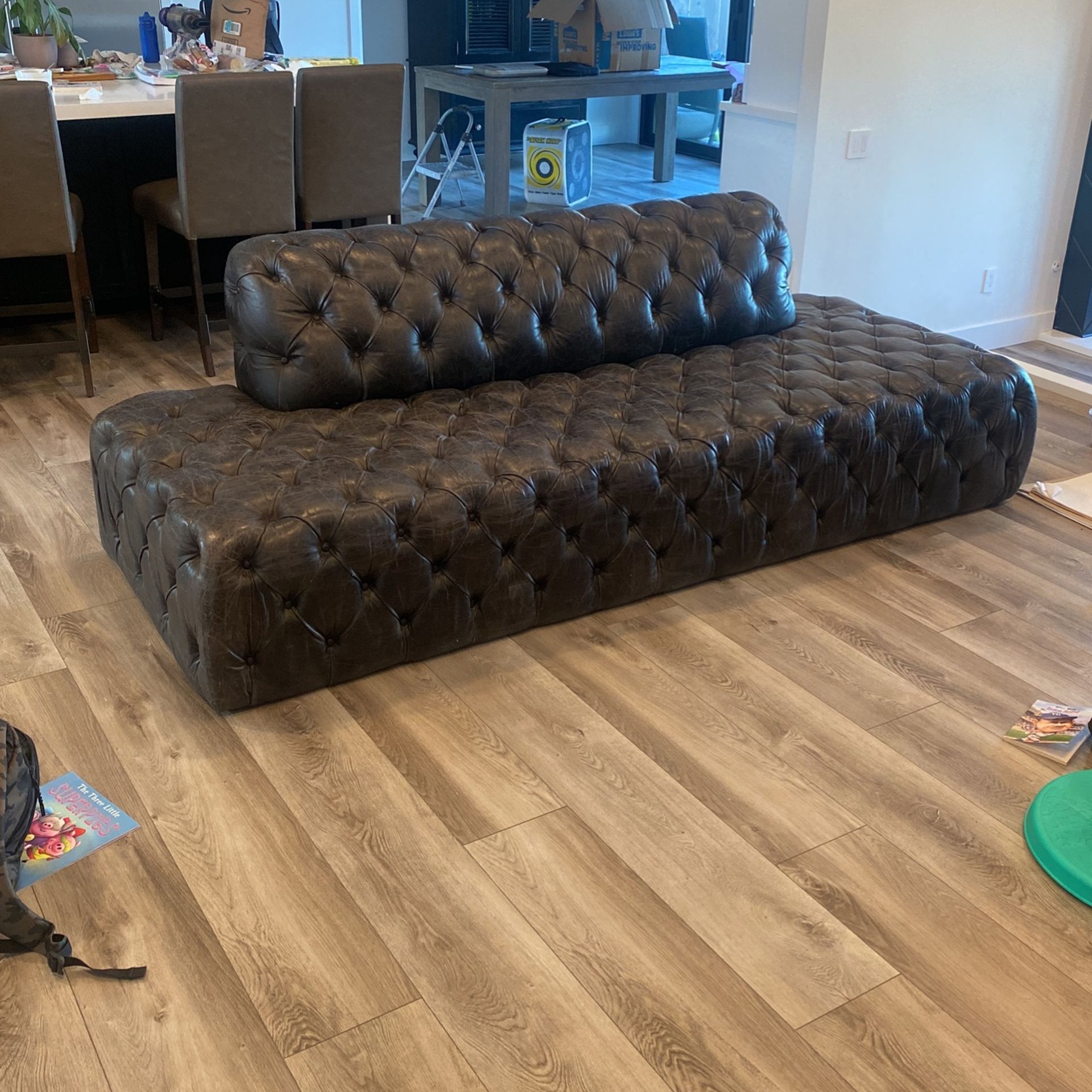 HD Buttercup Leather Tufted Lounge Couch