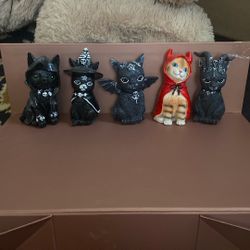 Cat Statue ( 4 Black , 1 Red) Mysterious Cute Cat Witch Cat Figurine Witches Decor Desk Ornament Hand-Painted Sculpture for Halloween.