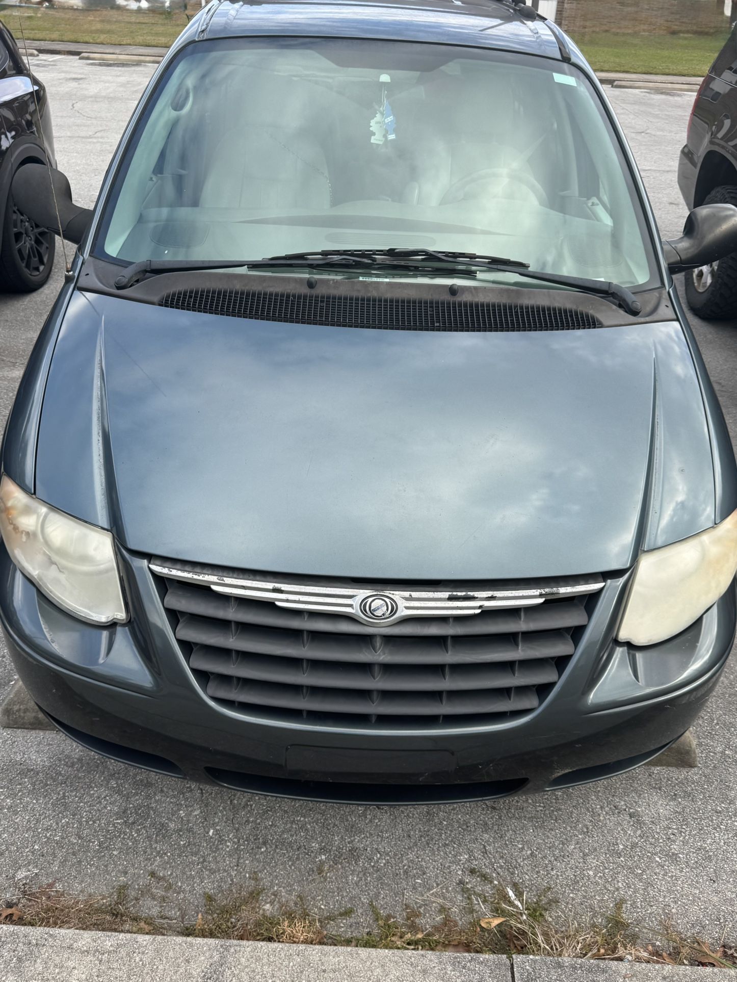 2004 Chrysler Town & Country