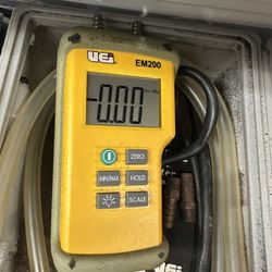 EM200 Electronic Manometer
